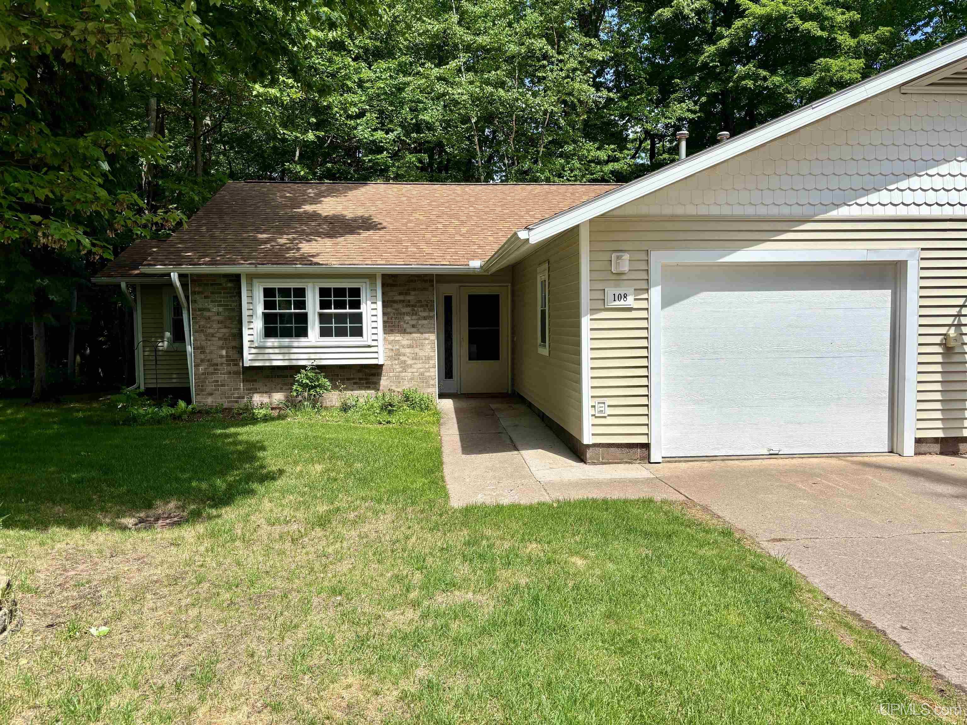 108 Forest Ridge Drive Marquette, MI 49855 - Photo 3 of 40