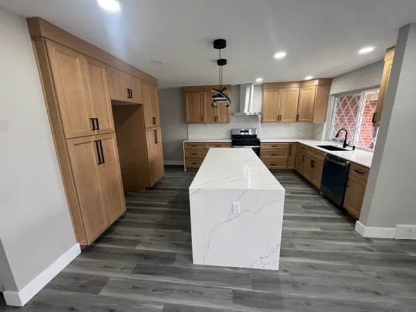 $329,777 | 41718 Mae Wood Drive, Sterling Heights, MI 48313