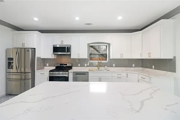 $2,950 | 621 North Nursery Road, Irving, TX 75061