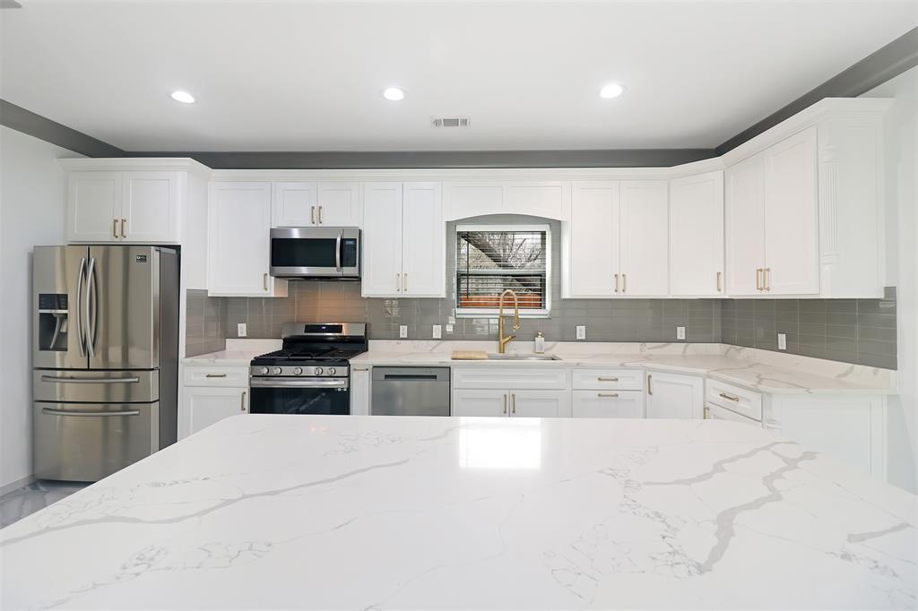 621 North Nursery Road Irving, TX 75061 - Photo 5 of 40