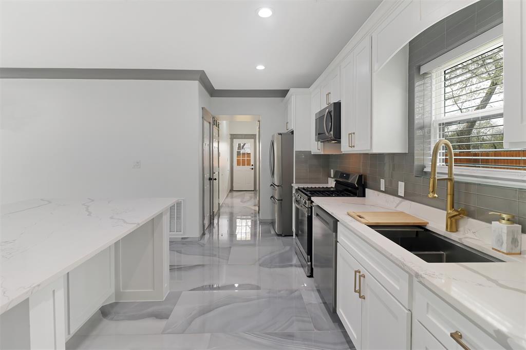 621 North Nursery Road Irving, TX 75061 - Photo 6 of 40