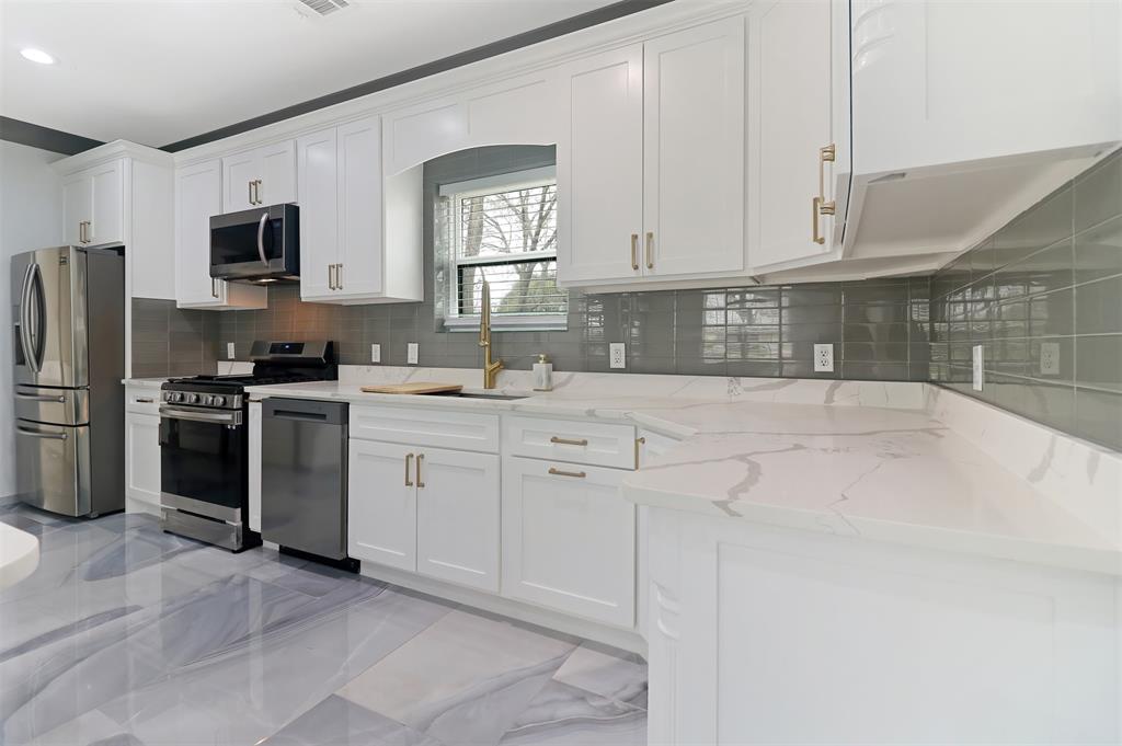 621 North Nursery Road Irving, TX 75061 - Photo 8 of 40