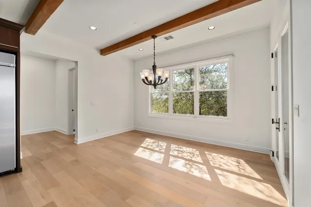 en view of an empty room with a window