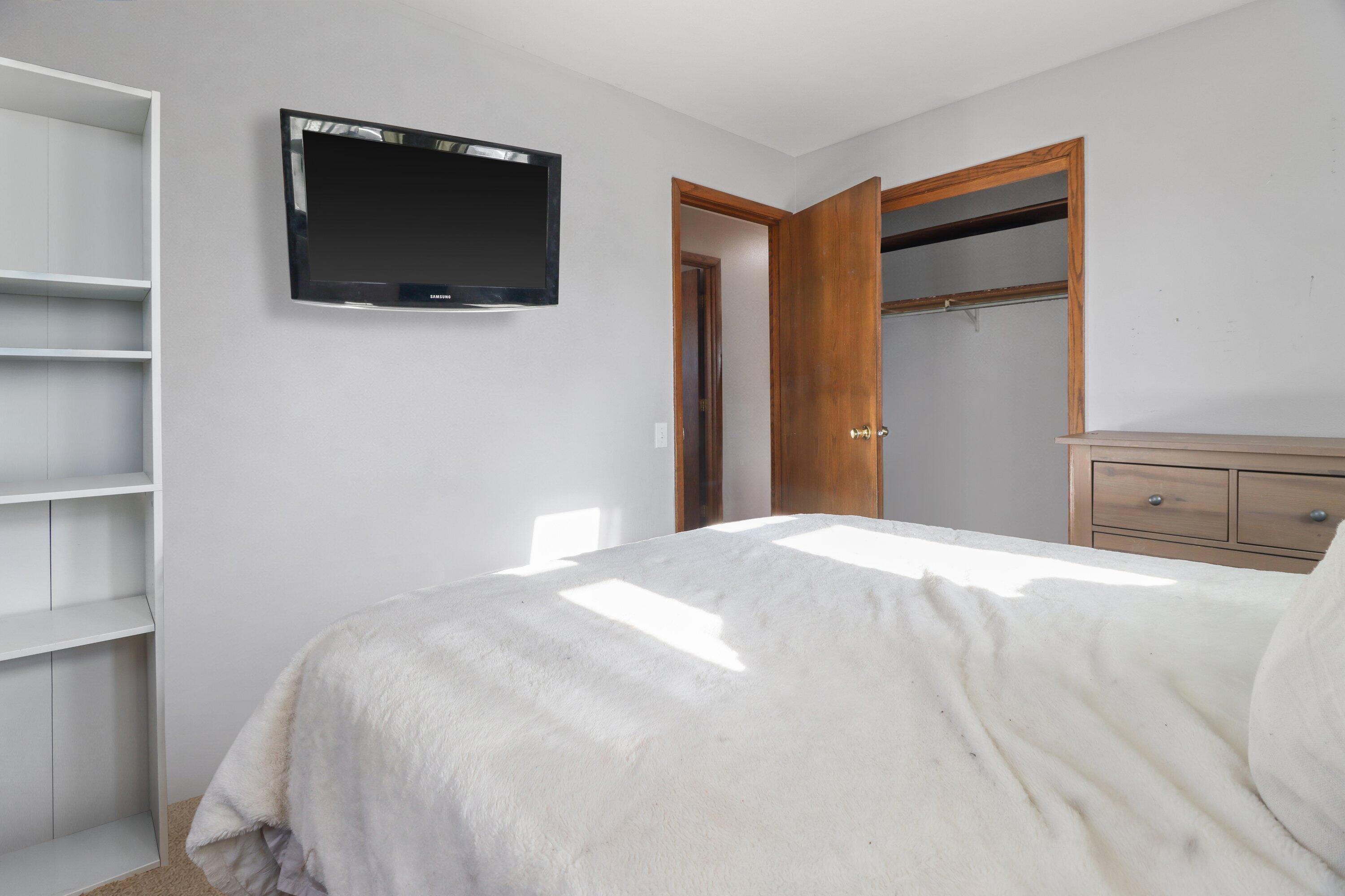 105 Winston Way Waunakee, WI 53597 - Photo 31 of 35 Bedroom