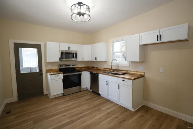 $209,900 | 739 West 4th Street, Fort Wayne, IN 46808