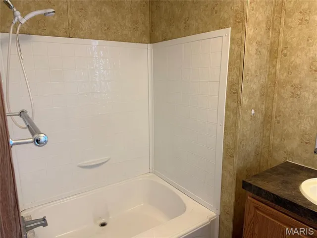 $49,900 | 645 Lakeview Drive, Shipman, IL 62685