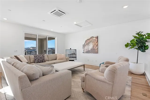 $1,880,000 | 408 Treble, Irvine, CA 92618