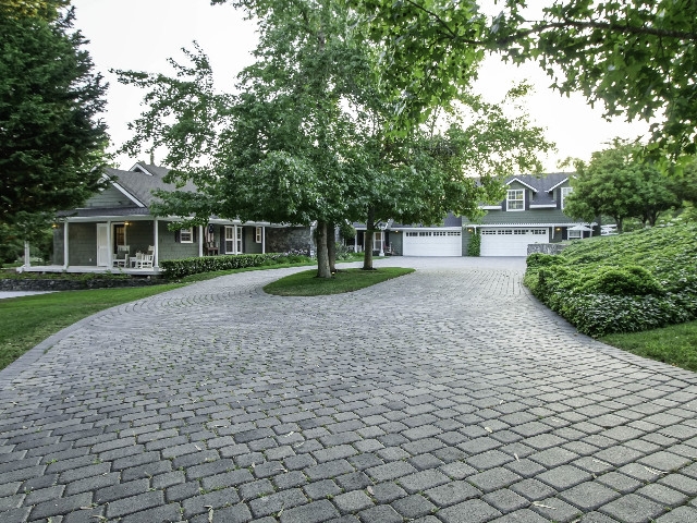 4711 Sun Valley Road Del Mar, CA 92014 - Photo 2 of 25 Entry drive