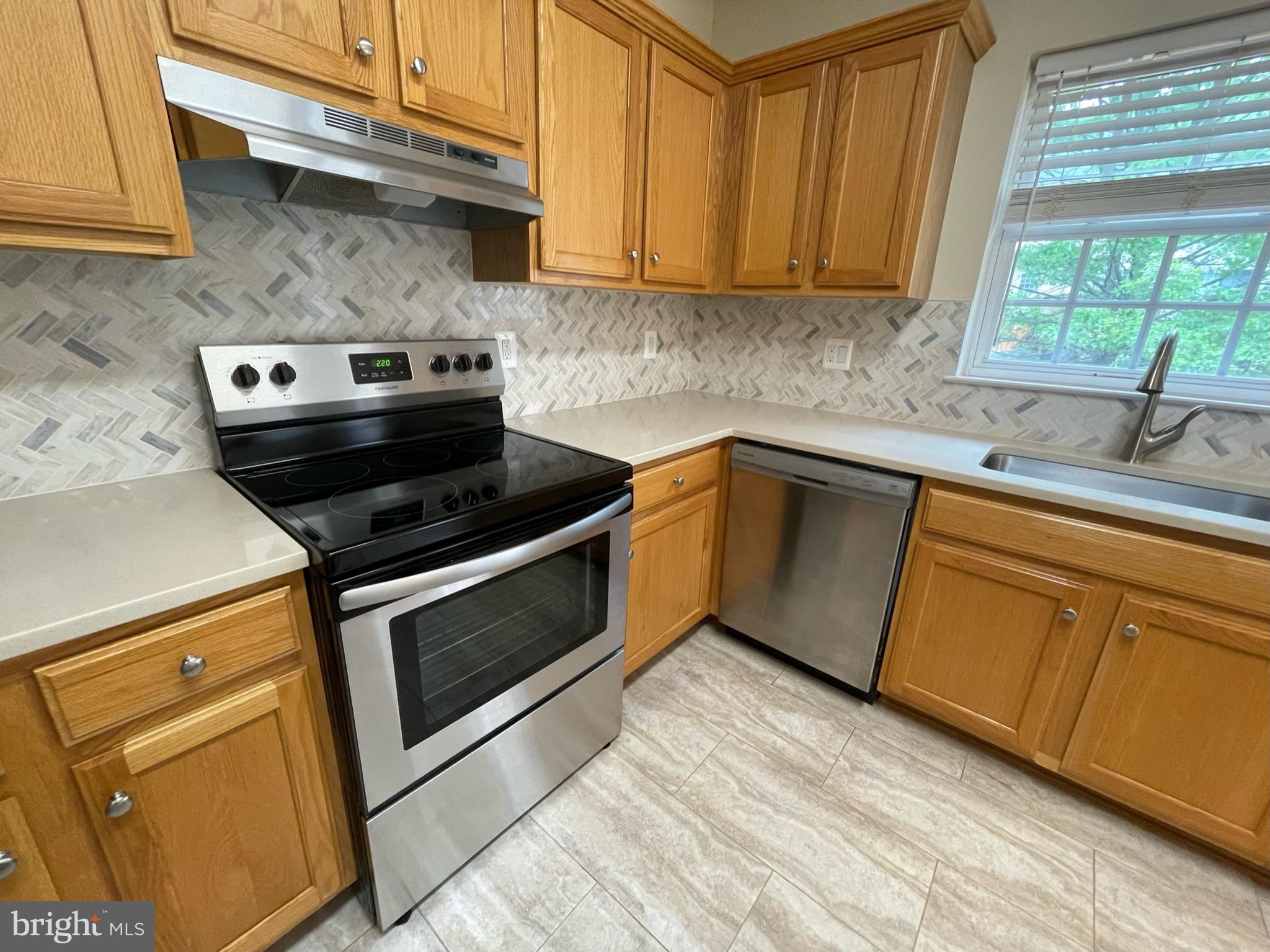 9058 Two Bays Road Lorton, VA 22079 - Photo 15 of 32 Stainless appliances, backsplash, updated flooring