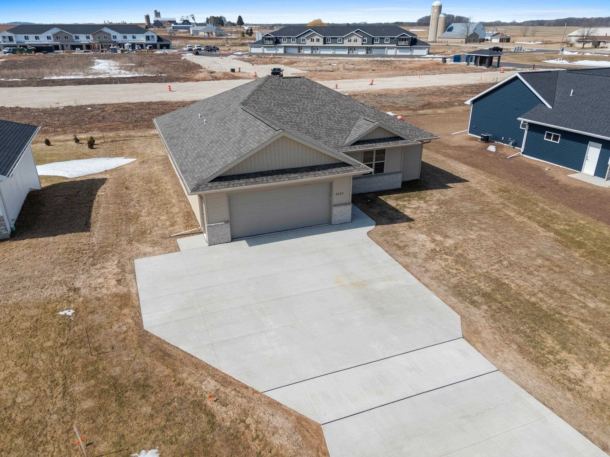 1621 Frontier Road Luxemburg, WI 54217 - Photo 39 of 44