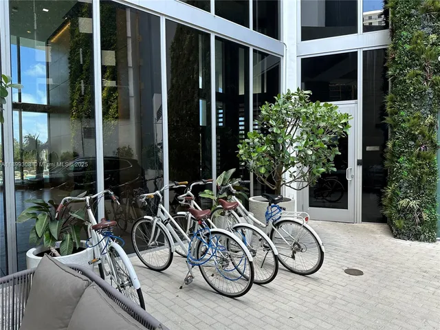 $3,950 | 16385 Biscayne Boulevard, Unit 1505, North Miami Beach, FL 33160