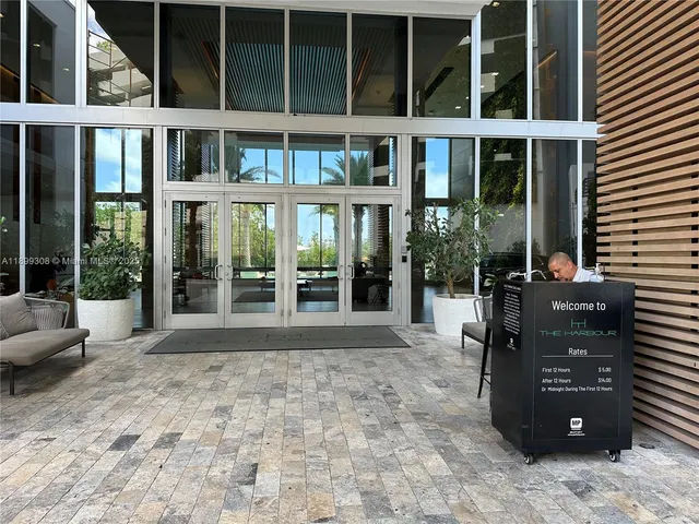 $3,950 | 16385 Biscayne Boulevard, Unit 1505, North Miami Beach, FL 33160