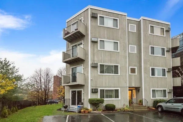 $3,300 | 35 Webster Street, Unit 402, Boston, MA 02128