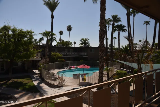 a table and chairs in front of a room