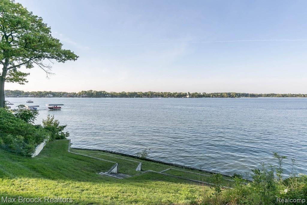 4660 Dow Ridge Road West Bloomfield, MI 48324 - Photo 29 of 36 4660DowRidgeRd-28.jpg