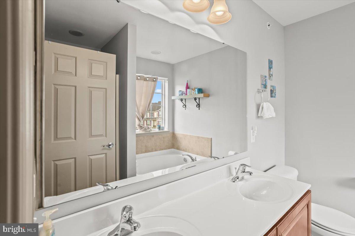 14 Indiana Circle Lemoyne, PA 17043 - Photo 18 of 30 a bathroom with a tub sink and mirror