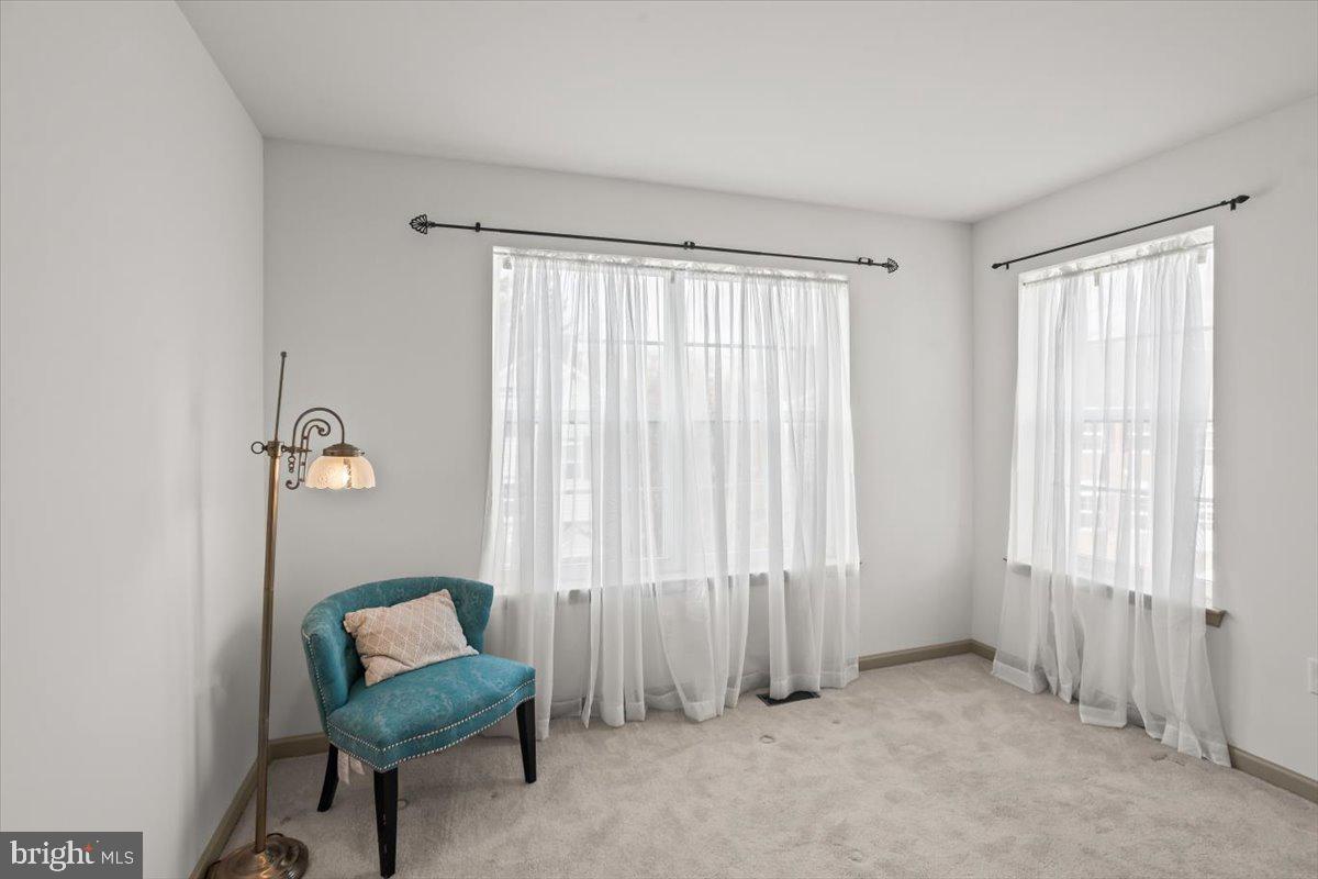 14 Indiana Circle Lemoyne, PA 17043 - Photo 22 of 30 an empty room with windows and closet