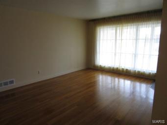 3244 Lin Tel Road St. Louis, MO 63125 - Photo 4 of 13 Gallery Image 4