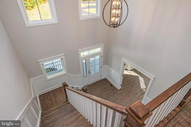 a view of livingroom with furniture