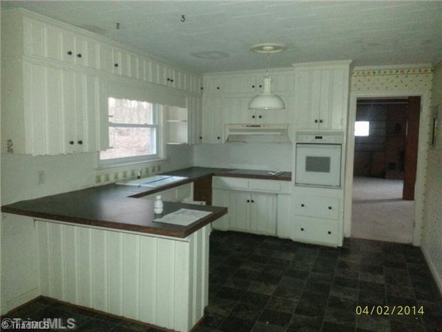 657 Inwood Road Asheboro, NC 27205 - Photo 3 of 6 Kitchen.