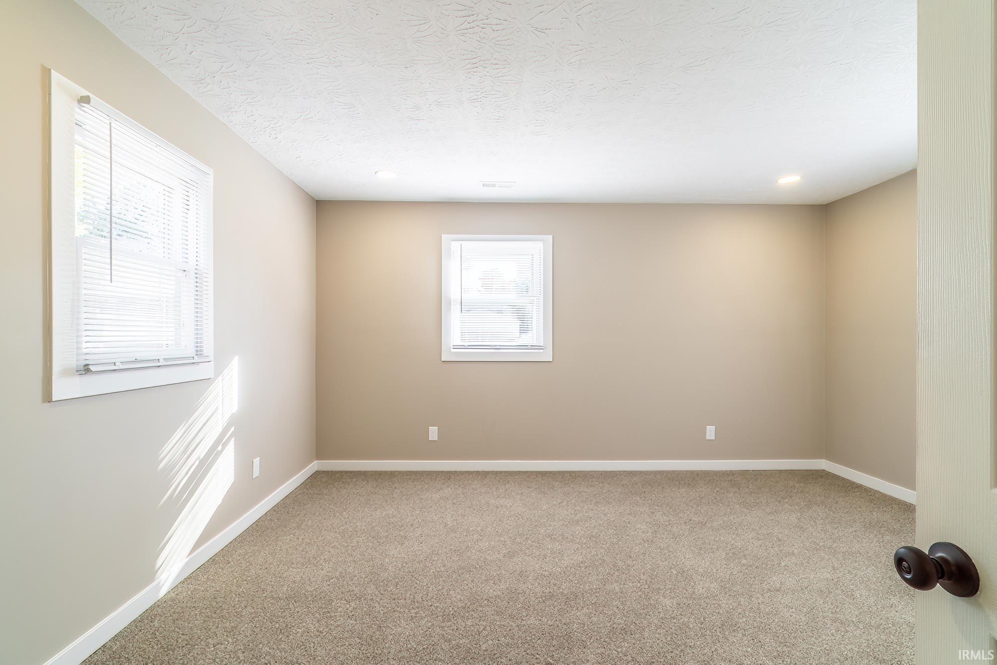 2049 Phenie Street Fort Wayne, IN 46802 - Photo 14 of 32