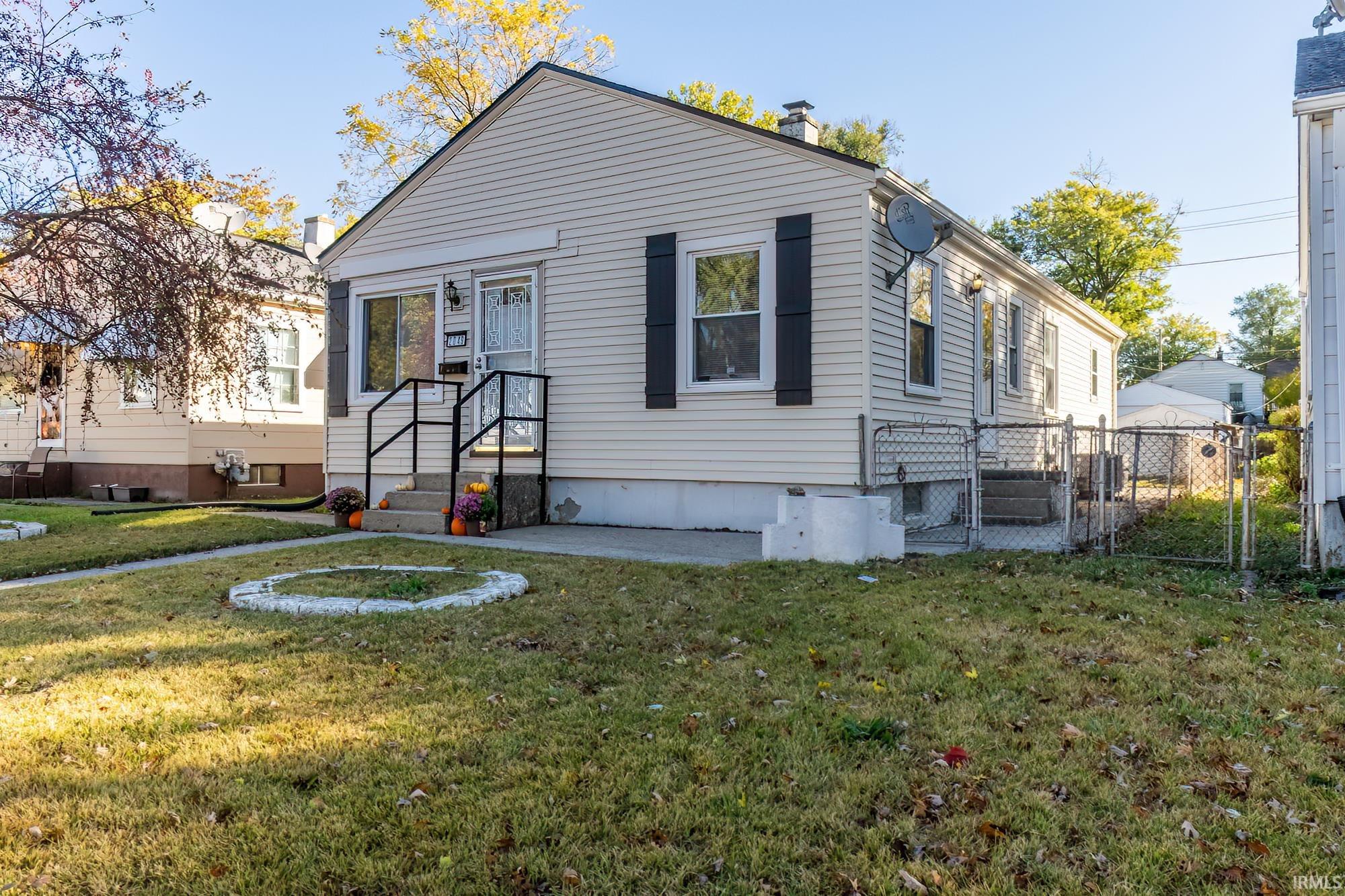 2049 Phenie Street Fort Wayne, IN 46802 - Photo 3 of 32