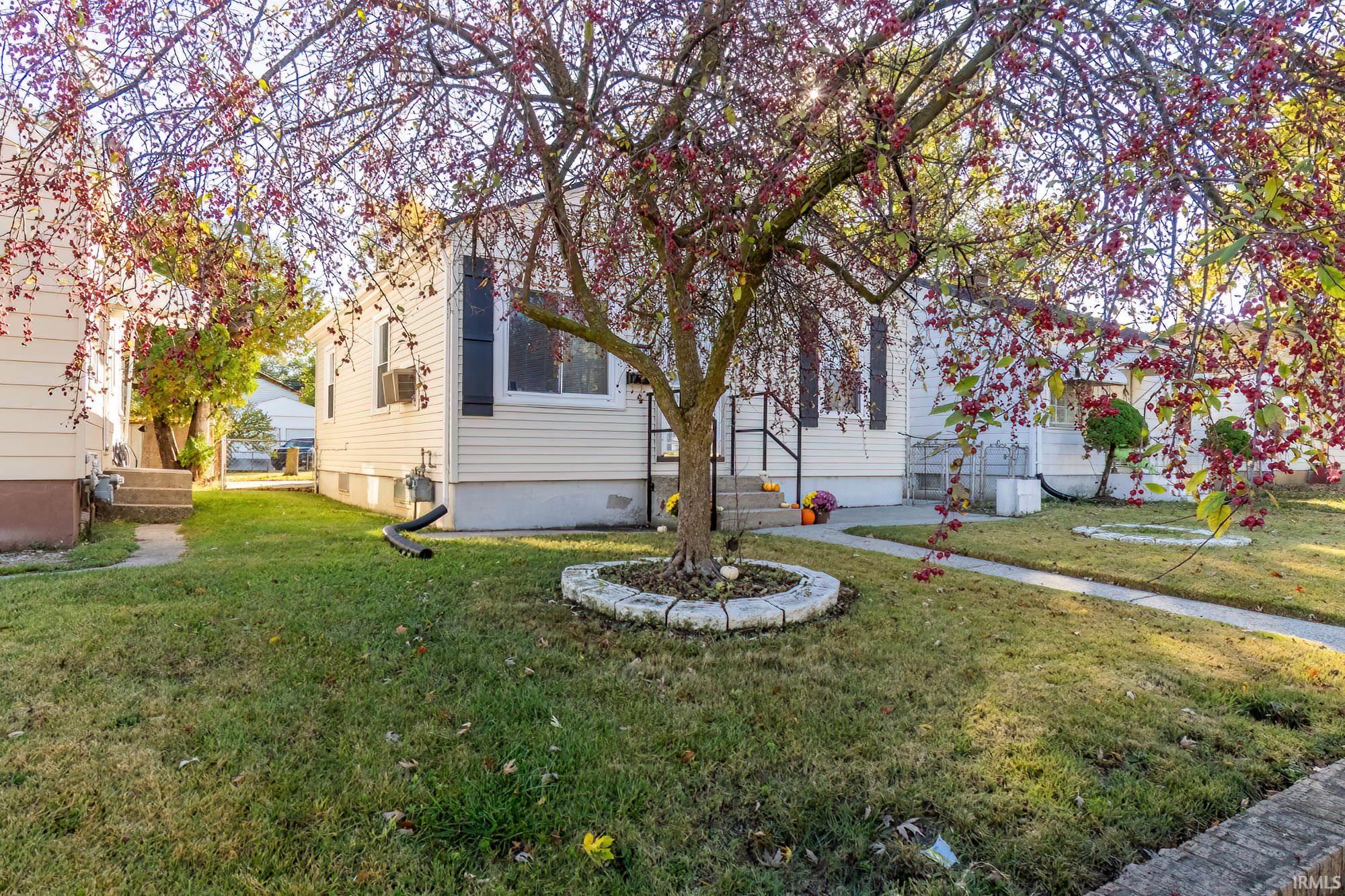 2049 Phenie Street Fort Wayne, IN 46802 - Photo 4 of 32