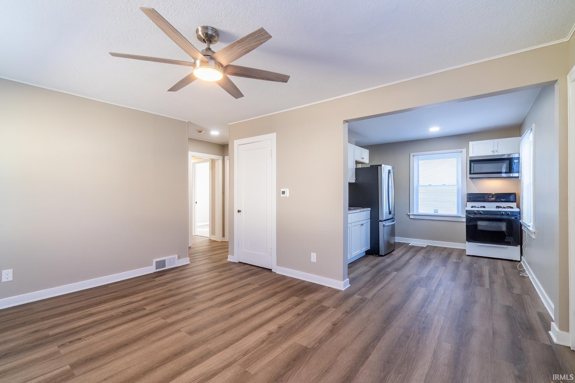 2049 Phenie Street Fort Wayne, IN 46802 - Photo 8 of 32