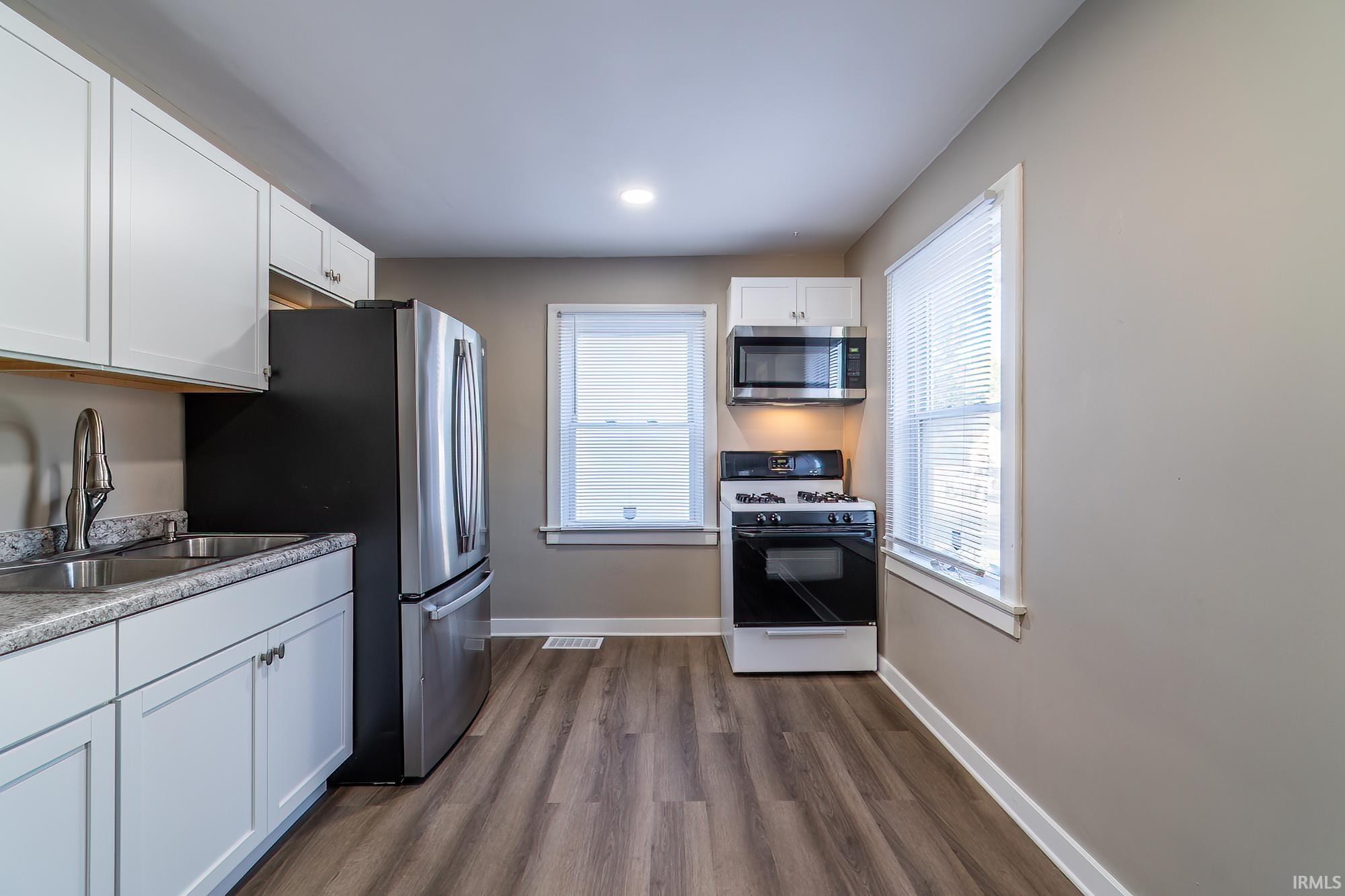 2049 Phenie Street Fort Wayne, IN 46802 - Photo 10 of 32