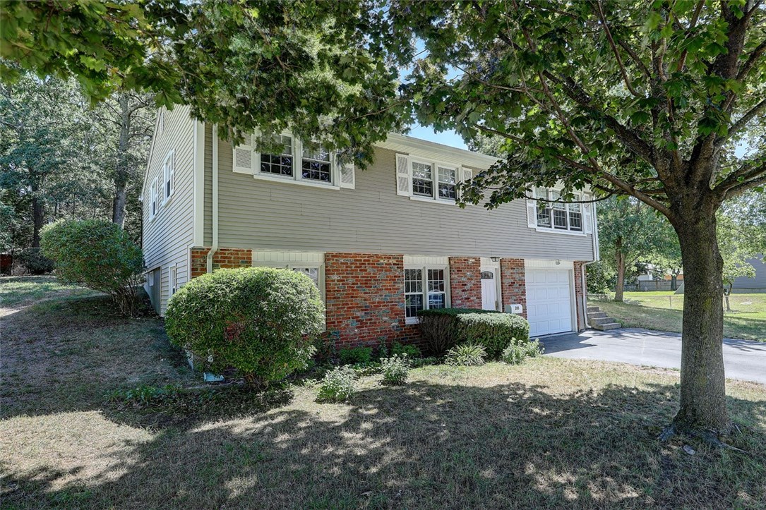 286 Lucille Street Woonsocket, RI 02895 - Photo 4 of 50