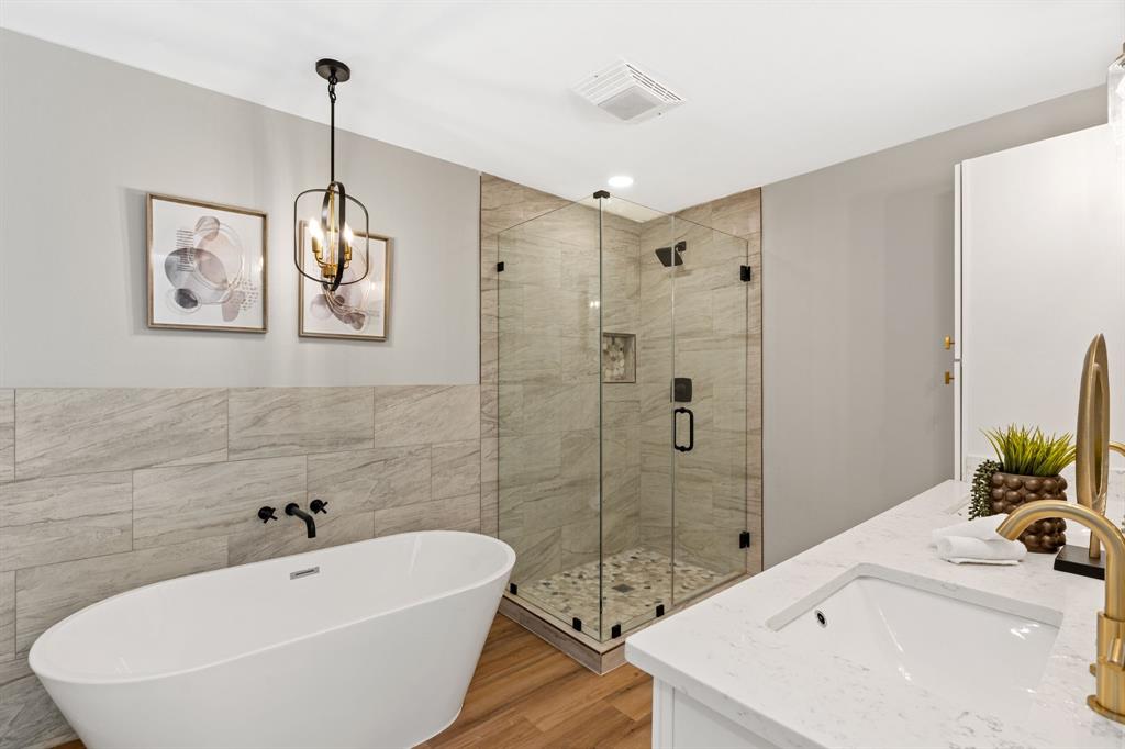 2912 Robindale Lane Grapevine, TX 76051 - Photo 18 of 29 with a Spa-like Bathroom