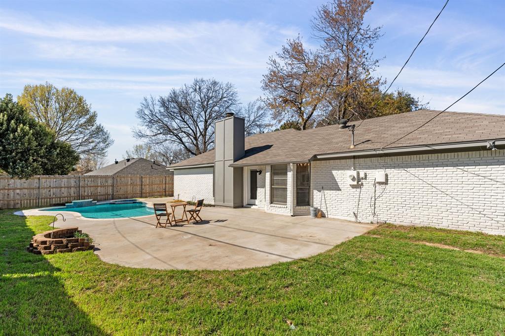 2912 Robindale Lane Grapevine, TX 76051 - Photo 24 of 29 Enjoy Summers and BBQs out here