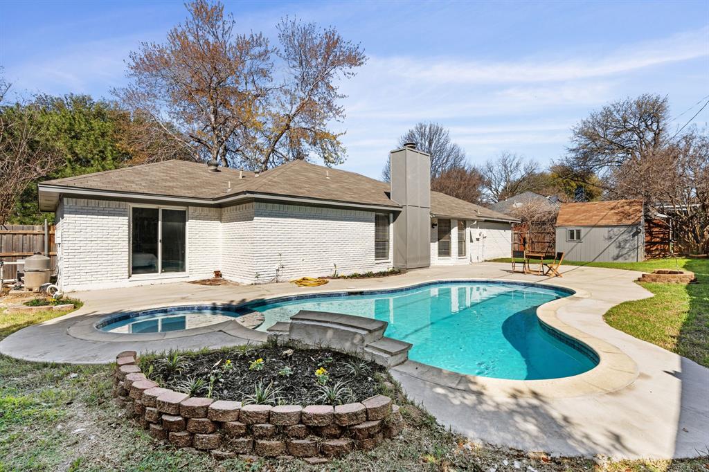2912 Robindale Lane Grapevine, TX 76051 - Photo 4 of 29 Great pool for the Summer