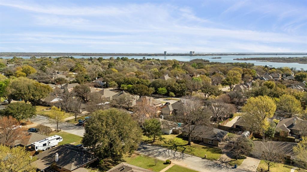 2912 Robindale Lane Grapevine, TX 76051 - Photo 6 of 29 Minutes from Grapevine Lake