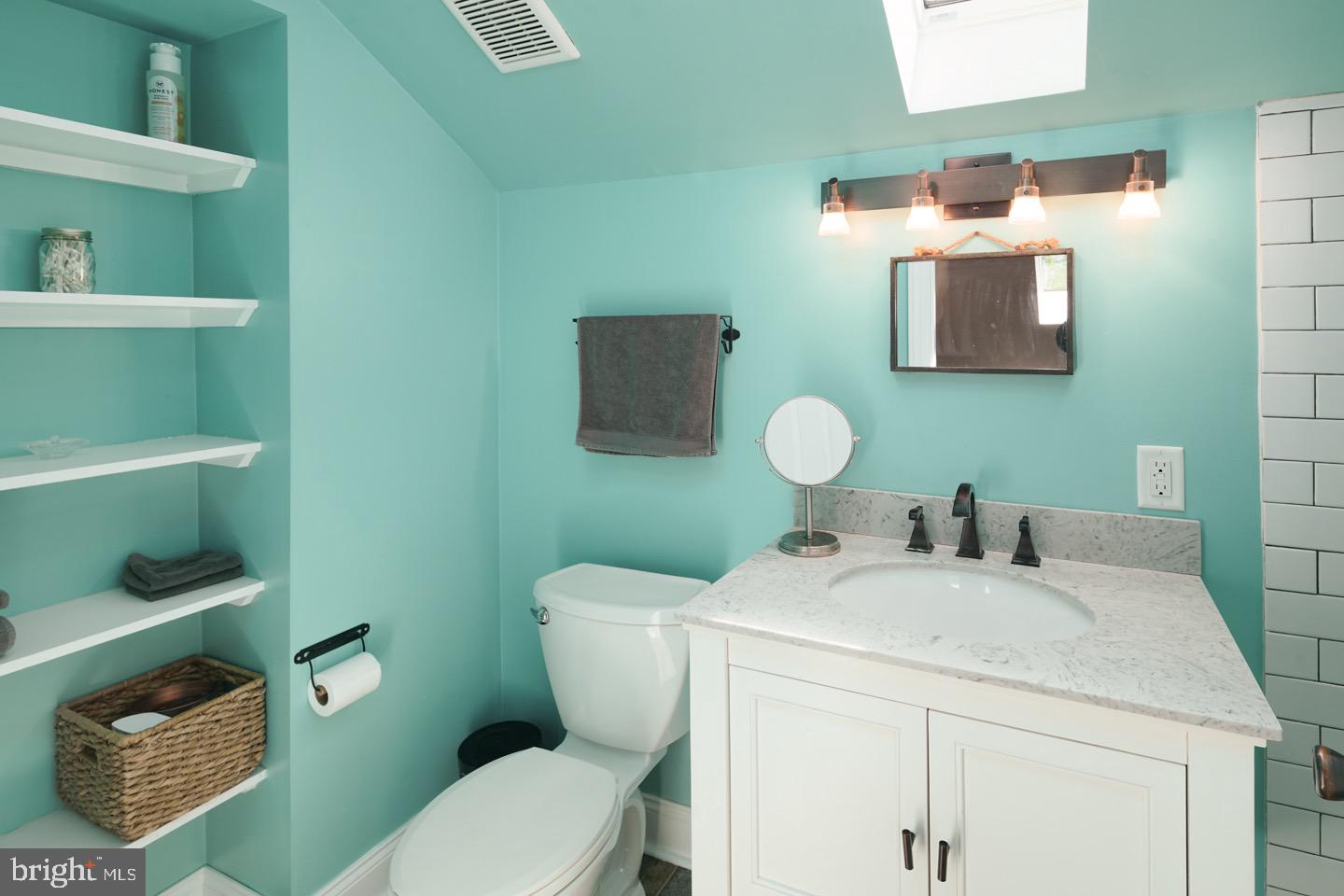 9228 Academy Road Philadelphia, PA 19114 - Photo 20 of 30 Full bathroom 2- second floor