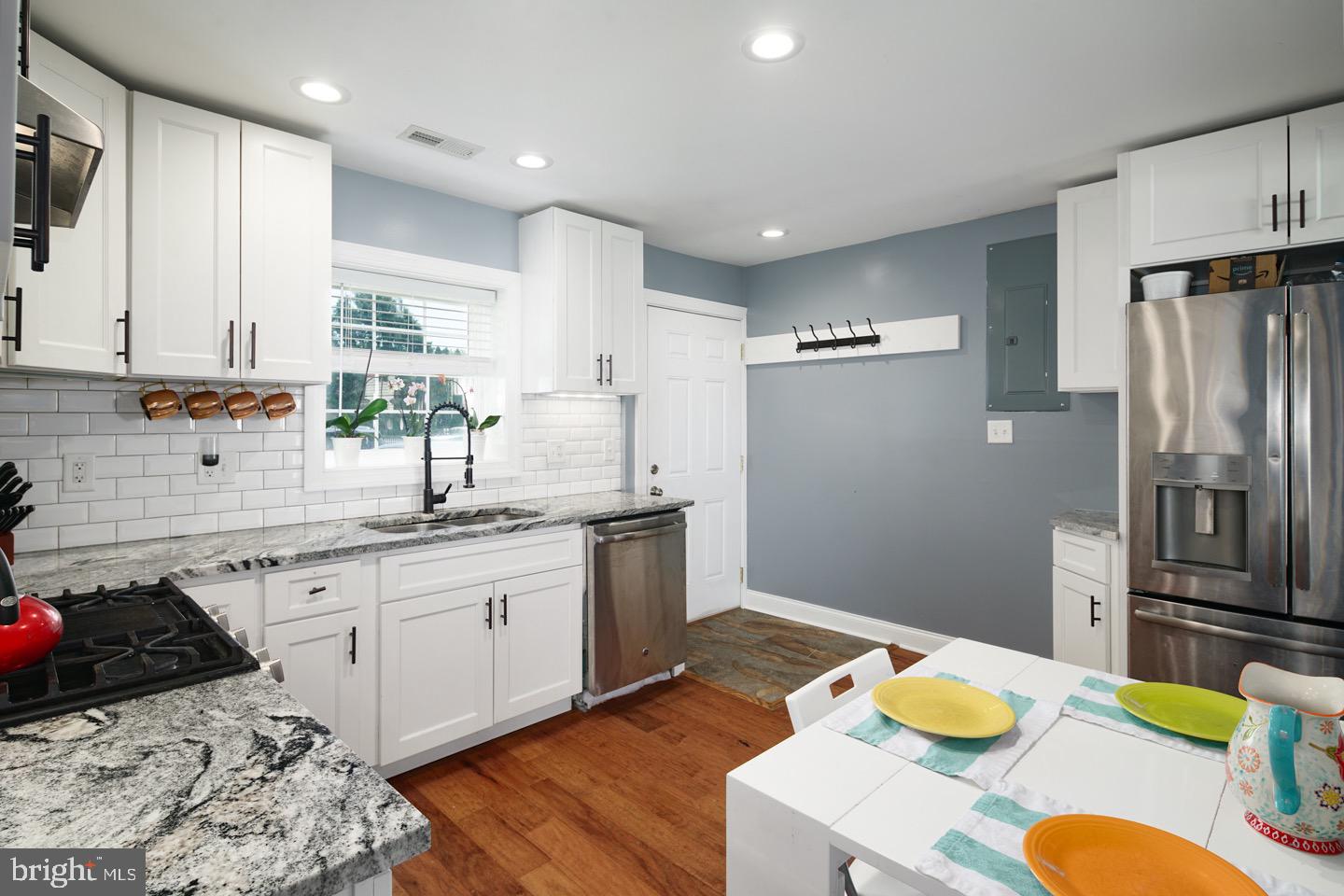 9228 Academy Road Philadelphia, PA 19114 - Photo 3 of 30 Open eat-in kitchen
