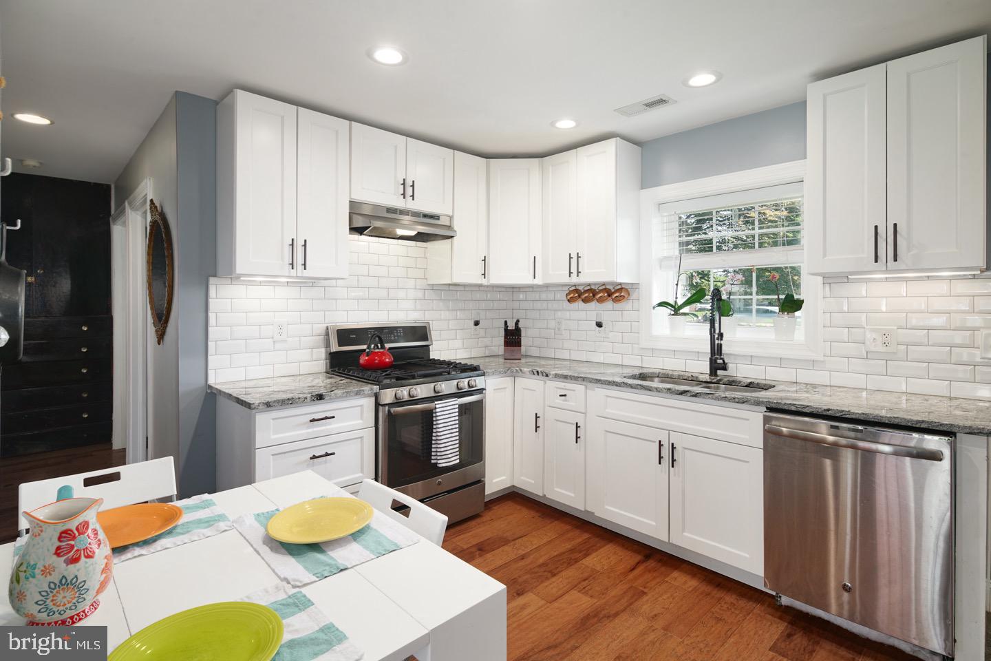 9228 Academy Road Philadelphia, PA 19114 - Photo 4 of 30 Open eat-in kitchen