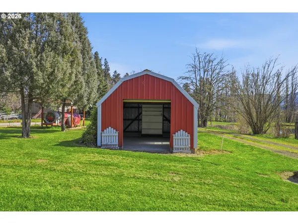 $1,100,000 | 3301 Wyeast Road, Hood River, OR 97031