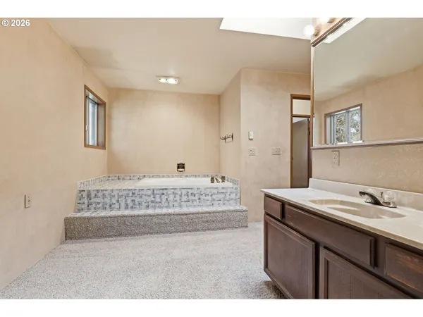 $1,100,000 | 3301 Wyeast Road, Hood River, OR 97031