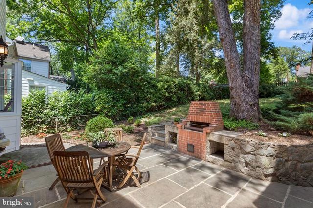 a view of a chairs and table in backyard