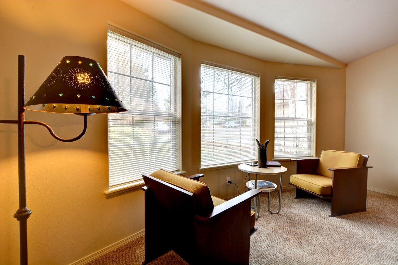 285 Randy Street Ashland, OR 97520 - Photo 3 of 28 DSC_7394_5_6