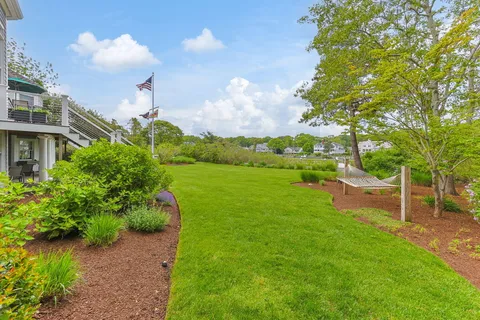 $6,450,000 | 8 Bowsprit Point, Mashpee, MA 02649