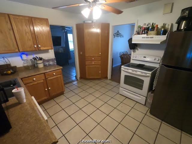 4200 Culpepper Drive Bryan, TX 77801 - Photo 5 of 18 a kitchen with a sink cabinets and appliances