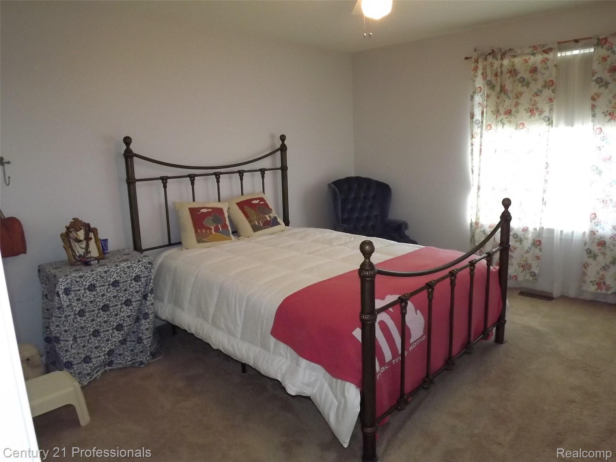 3070 Crooks Road Rochester, MI 48309 - Photo 10 of 17 Master Bedroom