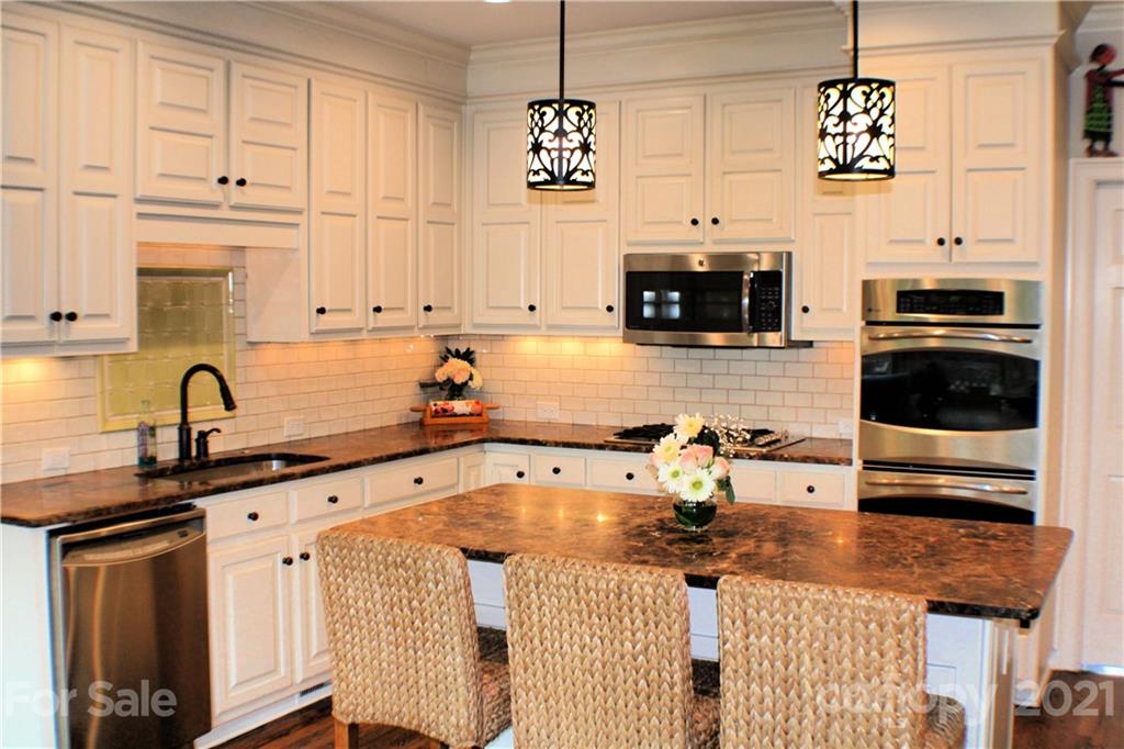 4601 Nora's Path Road Charlotte, NC 28226 - Photo 8 of 25 Gallery Image 8