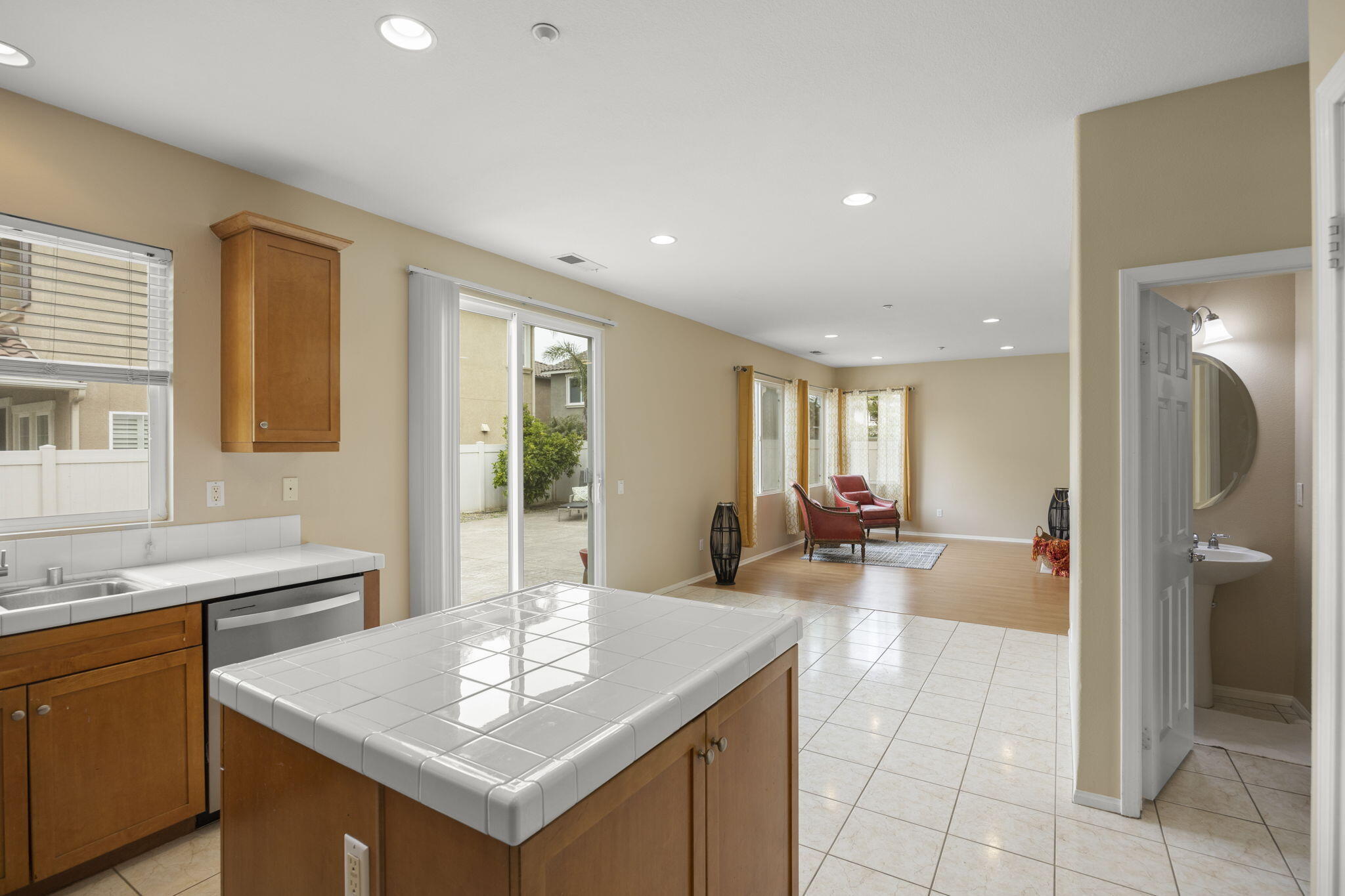 2923 Naples Drive Oxnard, CA 93035 - Photo 11 of 42 12-web-or-mls-Upmarketmedia_2923Nap-48