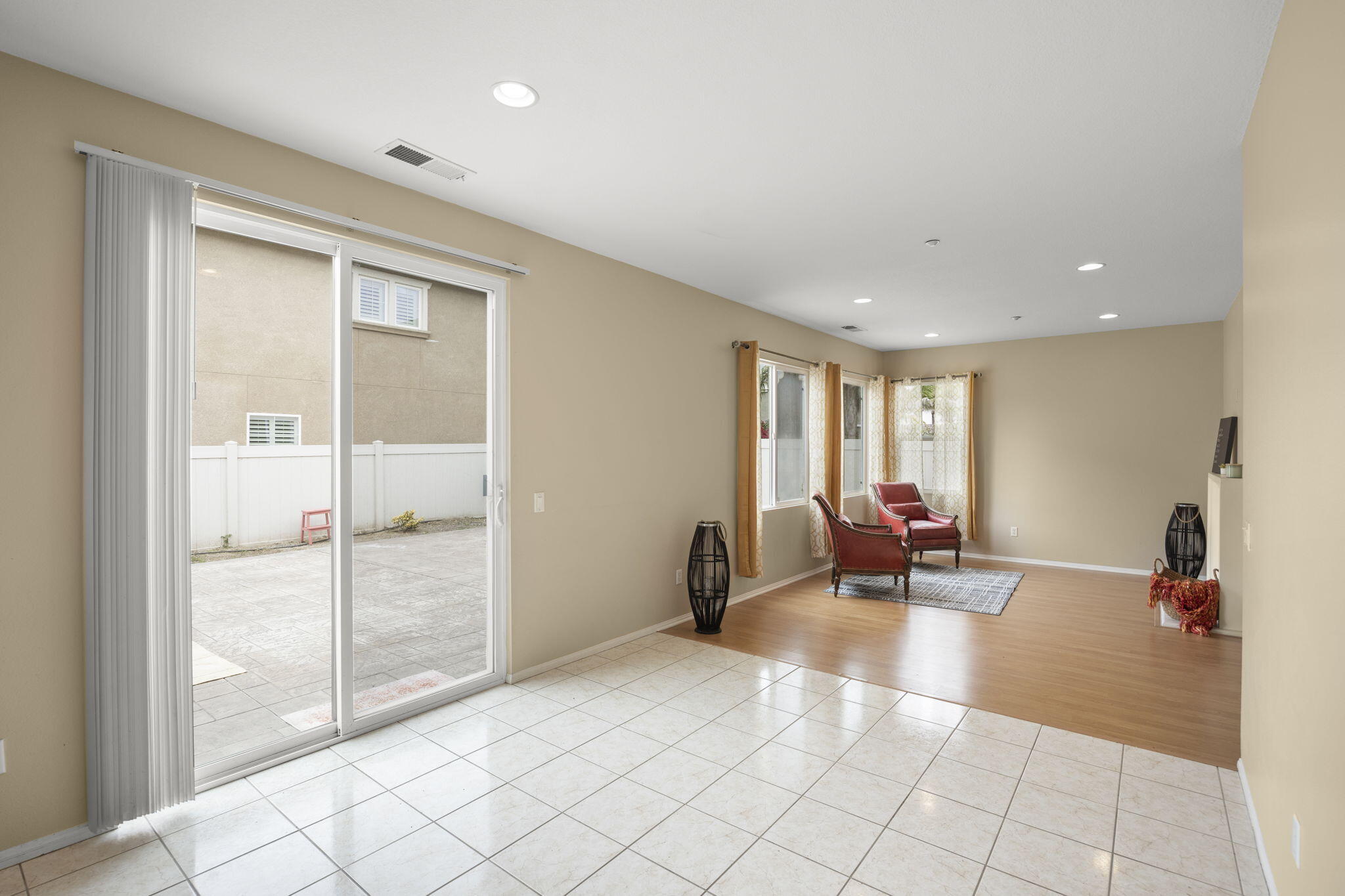 2923 Naples Drive Oxnard, CA 93035 - Photo 12 of 42 13-web-or-mls-Upmarketmedia_2923Nap-51