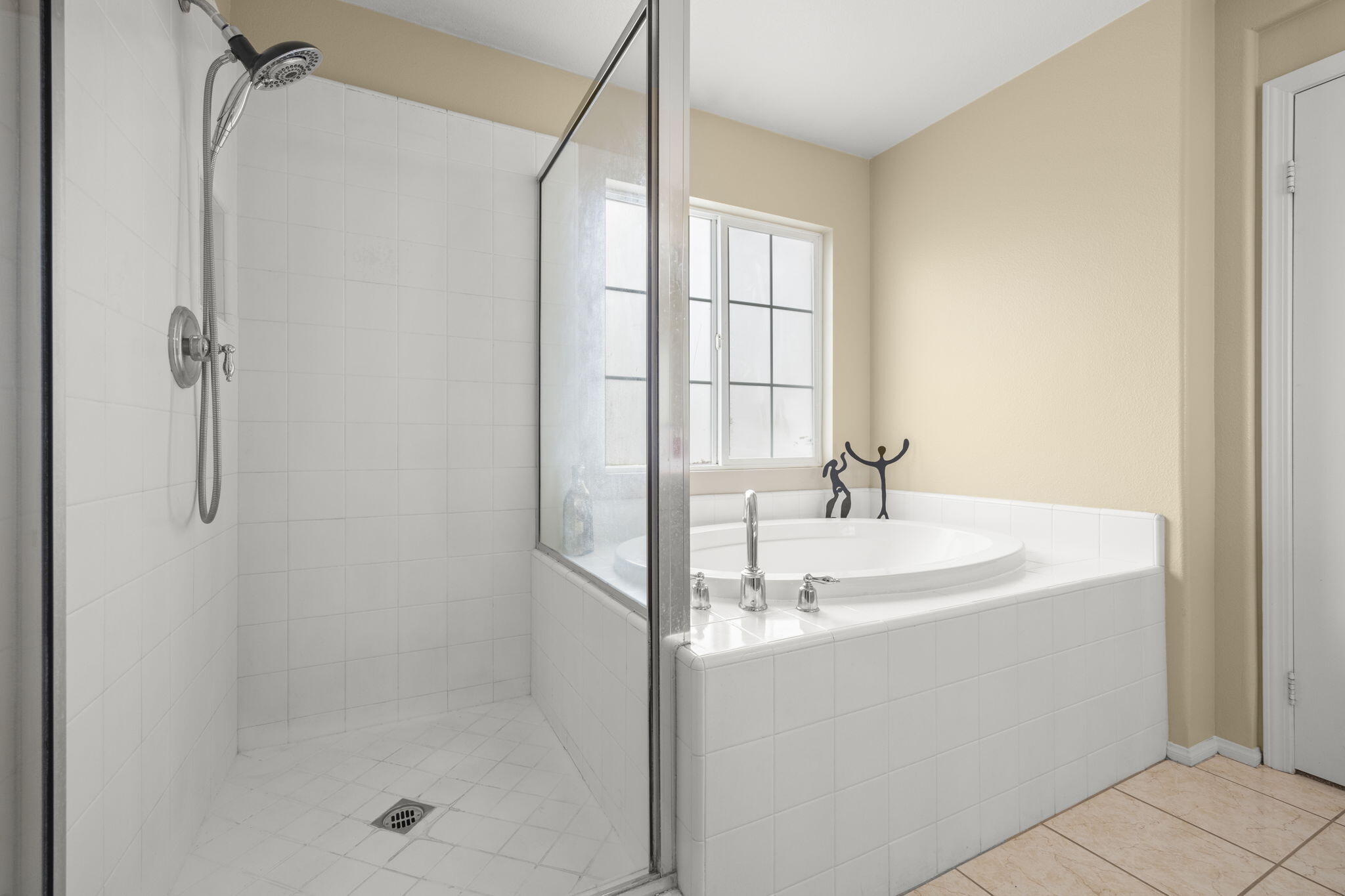 2923 Naples Drive Oxnard, CA 93035 - Photo 25 of 42 26-web-or-mls-Upmarketmedia_2923Nap-96