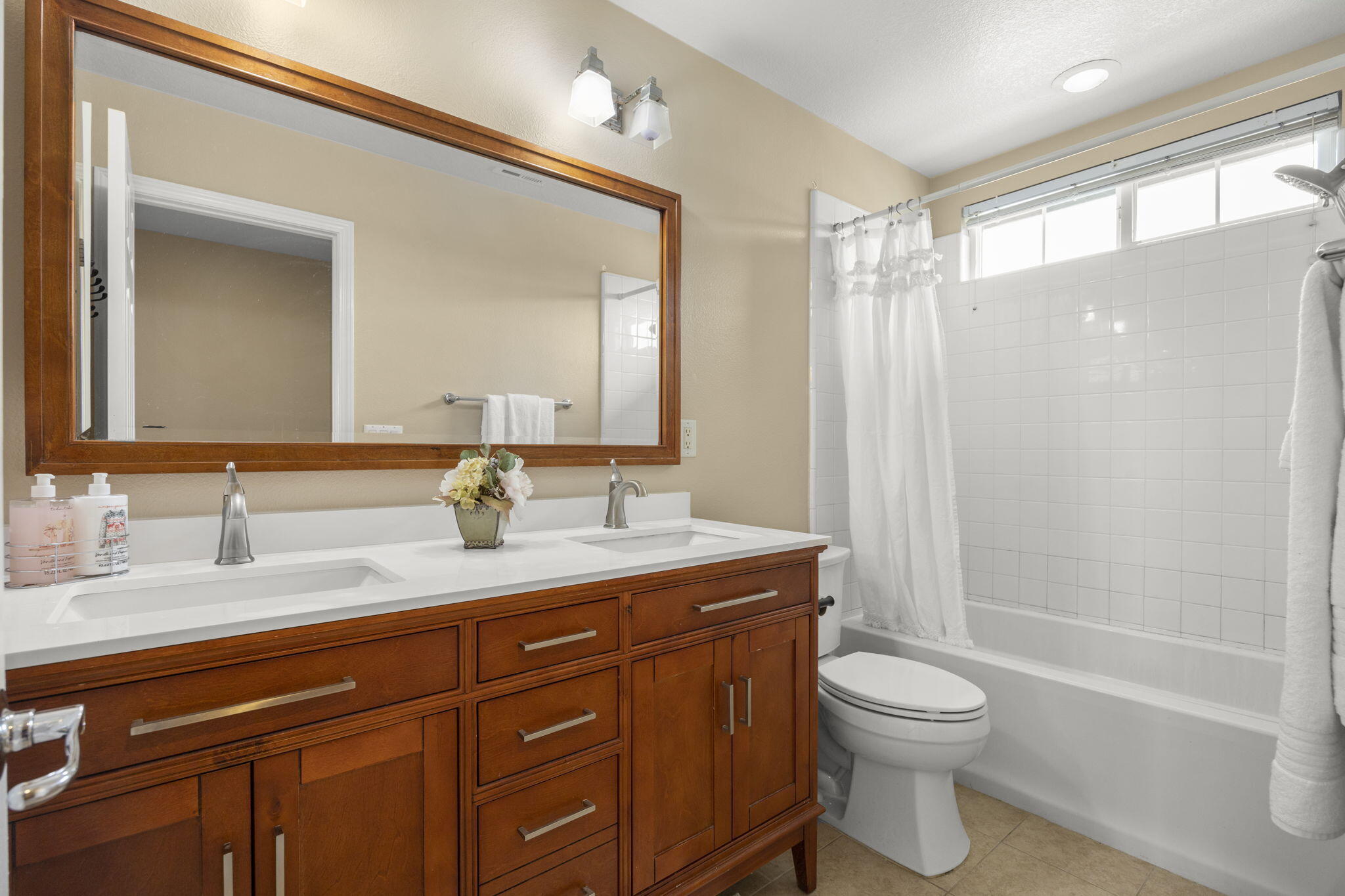 2923 Naples Drive Oxnard, CA 93035 - Photo 30 of 42 31-web-or-mls-Upmarketmedia_2923Nap-120