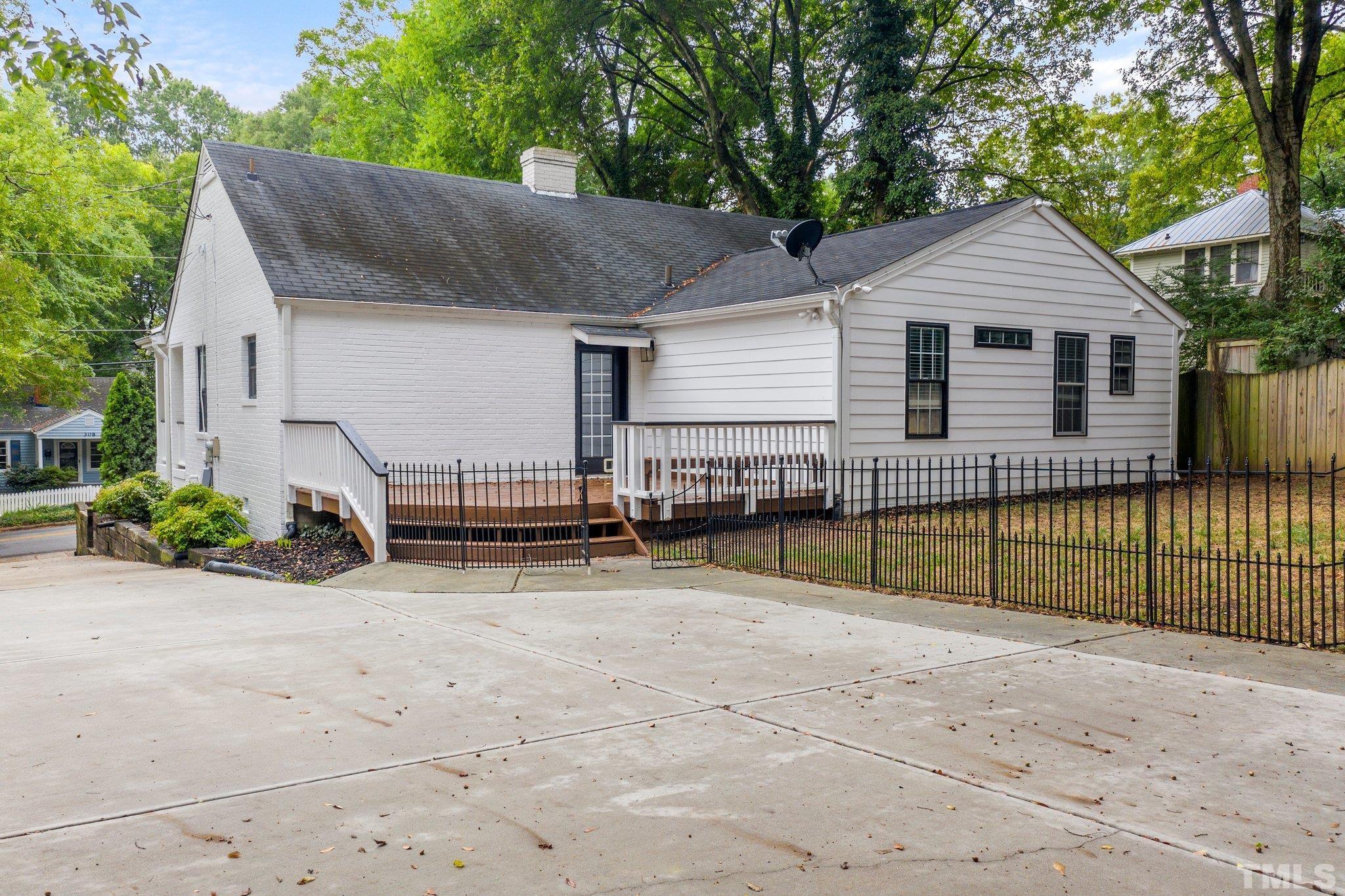 307 Glascock Street Raleigh, NC 27604 - Photo 9 of 29